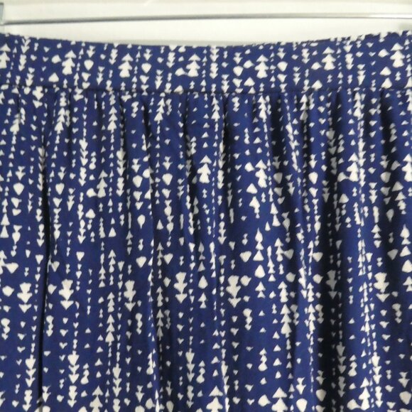 EVERLY | large | Blue and White Patterned Lined Skirt | Stretchy Waistband | NWT - Picture 4 of 16